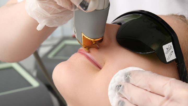 月经量多有血块是怎么回事 月经量多有血块如何治疗